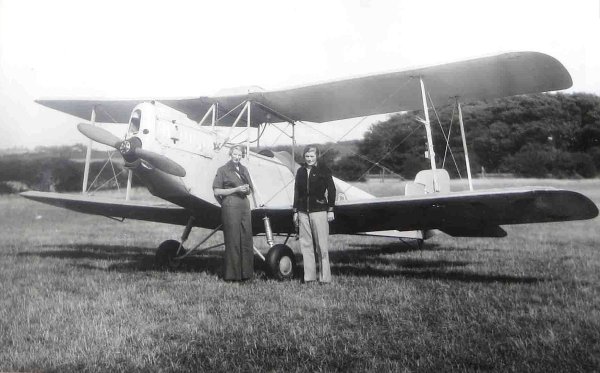Dorothy Spicer and Pauline Gower with Spartan 3-seater G-ABKK